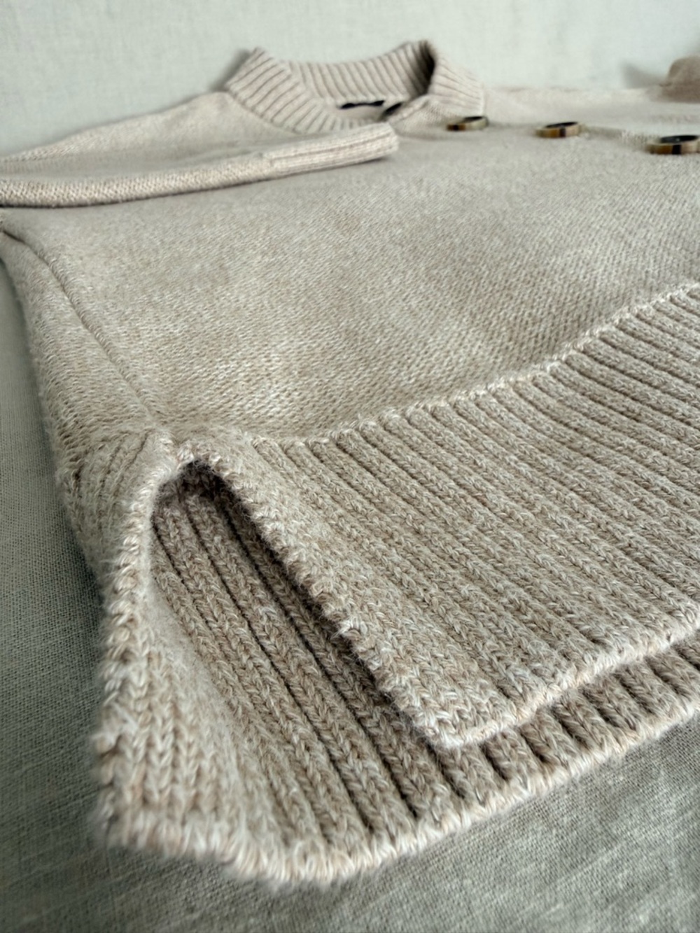 Quince | Organic Cotton Cropped Cardigan | Taupe Textured Knit Tortoise Button M - Picture 6 of 9